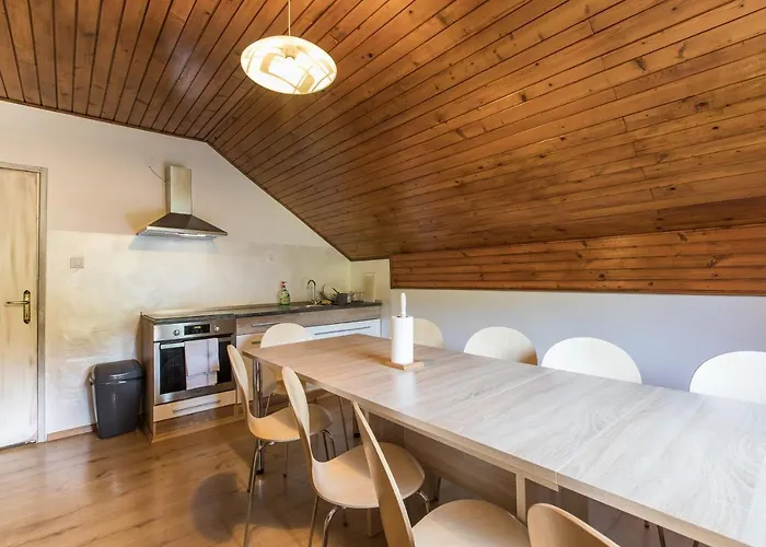 Dolar بيت شباب بليد