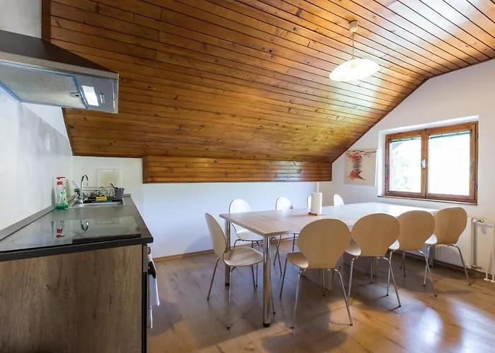 بيت شباب Dolar بليد